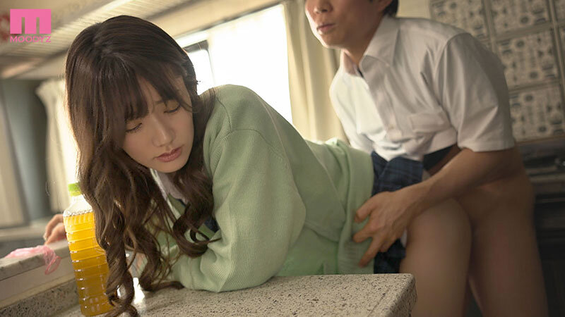 Lỡ nhìn thấy quần lót của em hàng xóm và cái kết được chịch em thoải mái