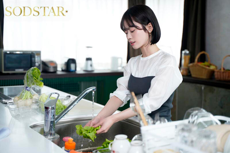 Chồng đi tập huấn xa nhà, vợ khát tình ở nhà ngoại tình với anh chồng Minamo